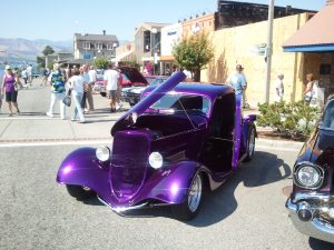 Street rods, a frequent sight in Chelan (photo: Gene Stout)