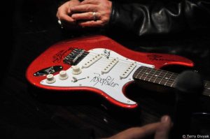 Fender Starcaster guitar autographed by Howard Leese, Roger Fisher, Steve Fossen and Alan White (photo: Terry Divyak)
