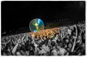 Dancer surfing the crowd inside a ball (photo: Mike Savoia)