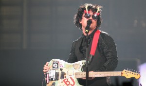 Billie Joe Armstrong in his guitar-shaped shades (photo: www.stevenfriederich.com)