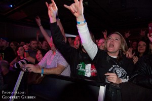 salutestheshieldcrowdshot The crowd at KISW's Lakewood police benefit