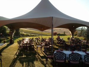 Dining at Tsillan Cellars (photo: Gene Stout)