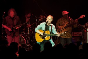 Paul Simon and band (photo: Jim Bennett)