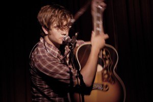 Bobby Long (photo: Sharon Weisz)