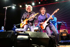 Daryl Hall and John Oates, L to R (photo: Josh Trujillo)