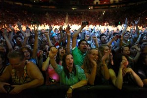 bumbershoot-hall-and-oates-crowd Hall and Oates fans (photo: Josh Trujillo)