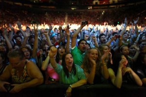 Hall and Oates fans (photo: Josh Trujillo)