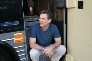 chris-isaak-tour-bus Chris Isaak (photo: www.chrisisaak.com)