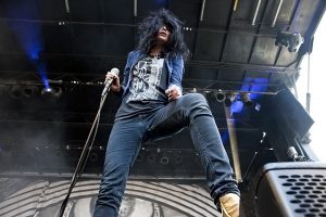 dead-weather-01 Alison Mosshart of The Dead Weather (photo: Alex Crick)