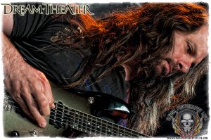 dream-theater-john-petrucci-photo-mike-savoia Guitarist John Petrucci of Dream Theater (photo: Mike Savoia)