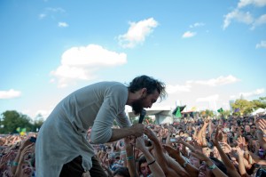 Edward Sharpe of the Magnetic Zeroes (photo: Jim Bennett)