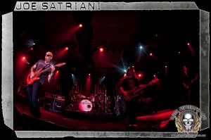 js_010811_0025 Joe Satriani (left) and bassist Allen Whitman (photo: Mike Savoia)