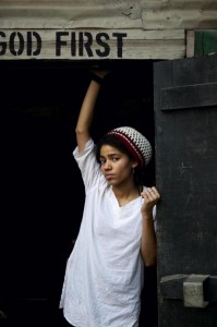 nneka2_presse_08_07_bg1 Nneka (photo: Youri Lenquette)
