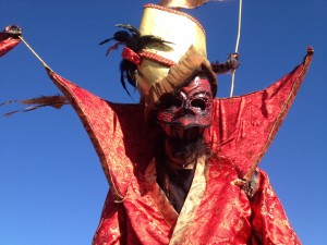 Stilt walker Richard Dalton (photo: Gene Stout)