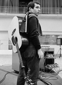 paul-simon-guitar Paul Simon (photo: www.paulsimon.com)