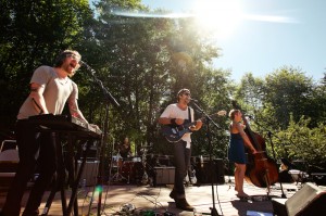 Drew Grow & the Pastor's Wives (photo: Hiliary Harris)