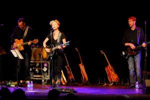 L-R: John Jackson, Shelby Lynne and Brian Harrison (photo: Kam Martin)