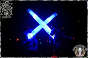 xj_0001 Light sticks in X formation (photo: Mike Savoia)