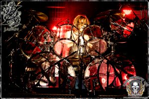 xj_0009 Drummer-pianist Yoshiki (photo: Mike Savoia)